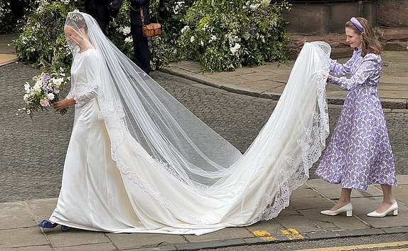 Pics Paul Cousans/Mark CampbellZenpix Ltd/Mcpix LtdDuke of Westminster wedding....Media and onlookers gather outside Chester Cathedral today for the Dukes' weddingBride arrives