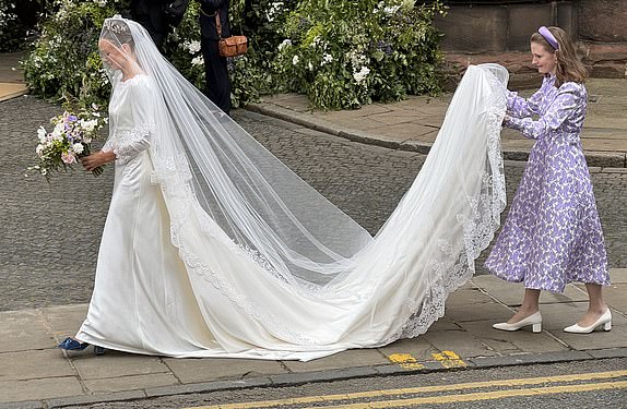 Pics Paul Cousans/Mark CampbellZenpix Ltd/Mcpix LtdDuke of Westminster wedding....Media and onlookers gather outside Chester Cathedral today for the Dukes' weddingBride arrives