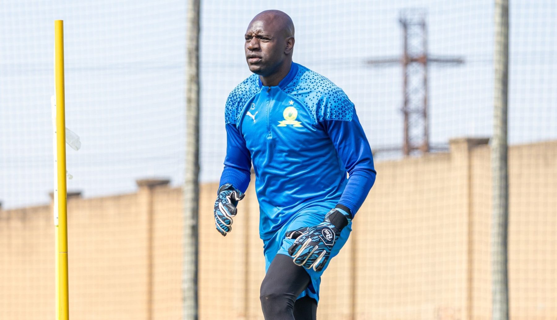 Mamelodi Sundowns Extend Contract with Veteran Goalkeeper Denis Onyango Despite End of Previous Agreement and Interest from Rival Clubs