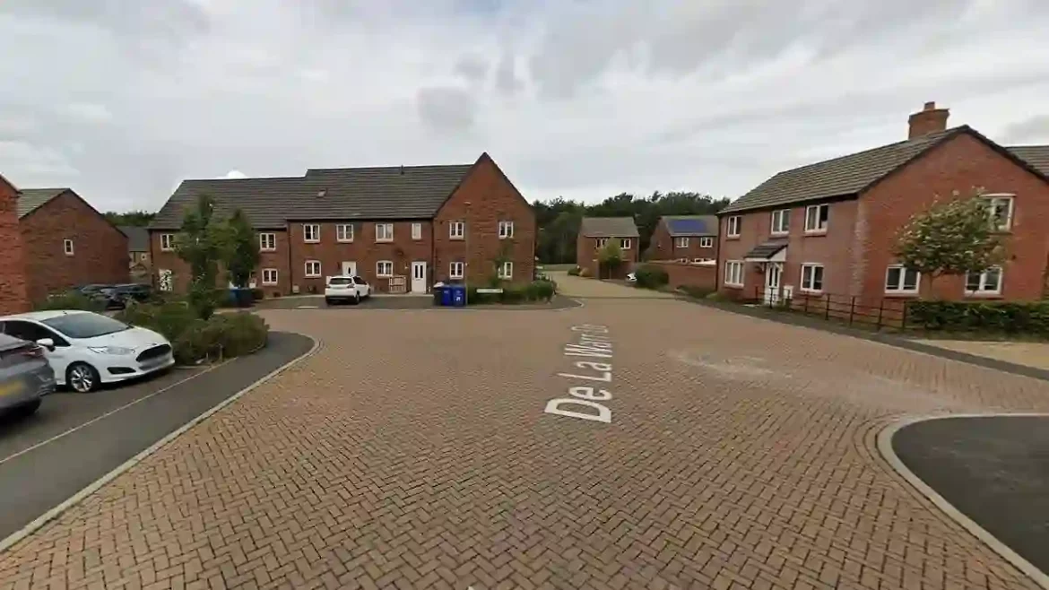 Knife-Wielding Thieves Attack Woman and Children in Banbury Home, Leaving Family Locked in Bathroom While They Loot