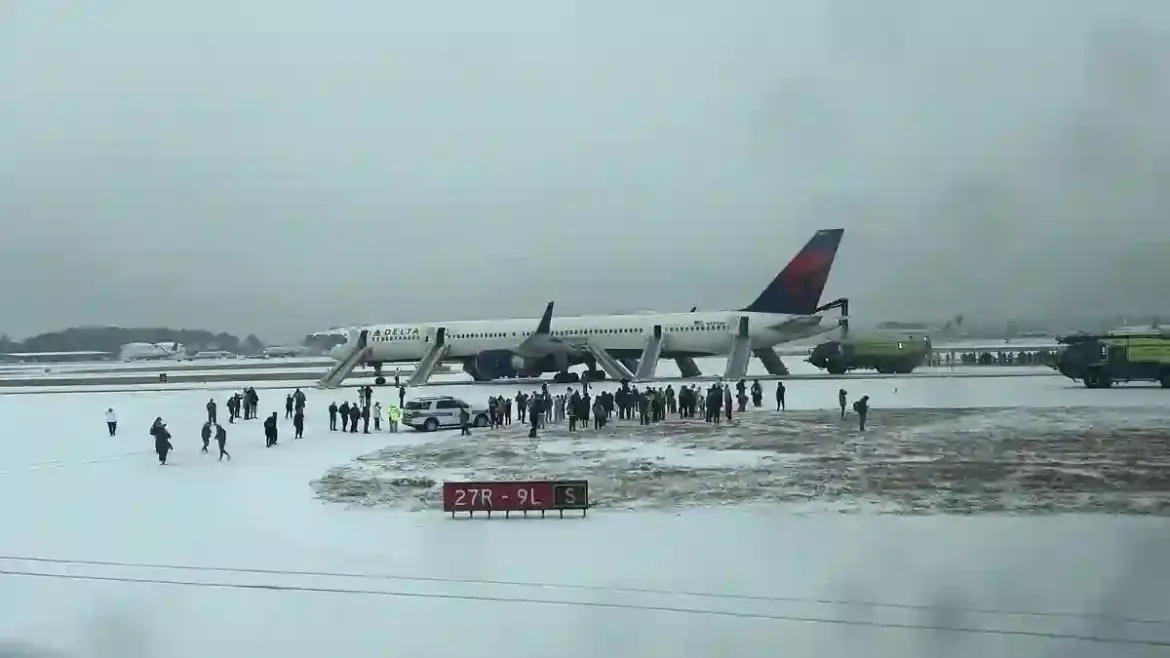 Delta Airlines Flight 2668 Aborts Takeoff at Hartsfield-Jackson Atlanta Airport Due to Engine Malfunction, Causing Delays and Injuries