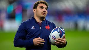 France’s Antoine Dupont Returns to Six Nations in 2025 and Leads the Team with Unstoppable Form Against Wales in Opening Match