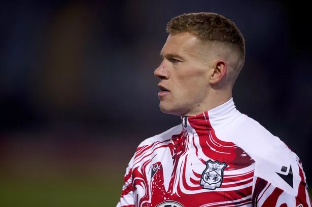 Wrexham’s James McClean Involved in Single-Vehicle Crash Near Wrexham Golf Club as Police Respond to Scene