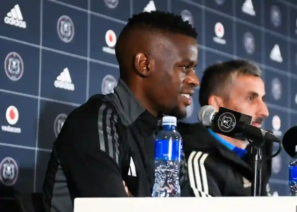 Orlando Pirates Set to Make Changes in the Left-Back Spot as Innocent Maela Faces an Uncertain Future at the Club