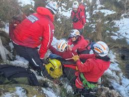 Tourists Block Rescue Operation for Injured Walker in Freezing Conditions in the Peak District