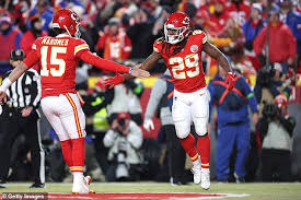 Travis Kelce Fights Back Tears as He Honors Kareem Hunt After Kansas City Chiefs Secure Super Bowl Spot in Thrilling Win Against Buffalo Bills at Arrowhead Stadium