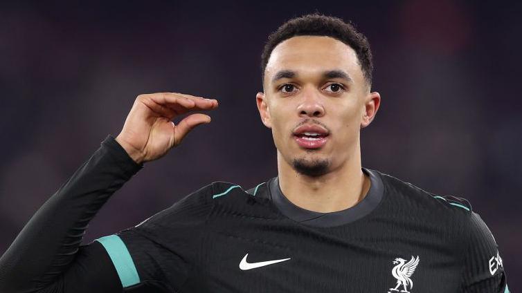 Roy Keane Slams Trent Alexander-Arnold’s Performance for ‘Schoolboy’ Defending During Liverpool’s Match Against Manchester United