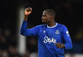 Everton Thrashes Leicester 4-0 at Goodison Park with Doucoure’s Fast Goal and Beto’s Brace Securing Third Consecutive Win Under David Moyes