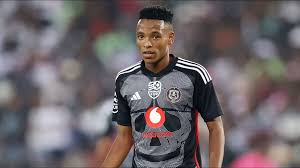 Hugo Broos warns Orlando Pirates star Relebohile Mofokeng about making the wrong career move amid European interest