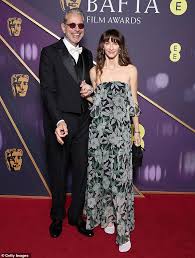 Jeff Goldblum Stuns on the Red Carpet with Wife Emilie Livingston at the 2025 SAG Awards in Los Angeles