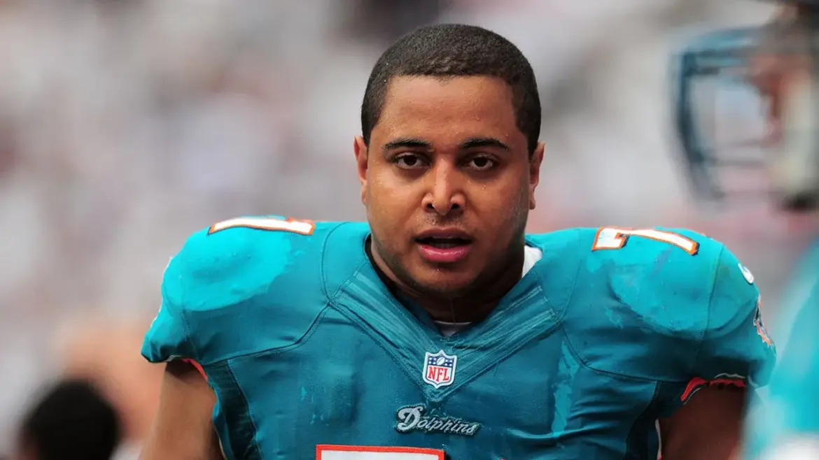 Jonathan Martin Stuns NFL Fans by Reversing Bullying Allegations and Blaming His Mother for Miami Dolphins Controversy