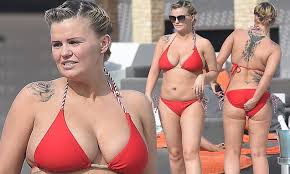 Kerry Katona Flaunts Her Two-Stone Weight Loss in a Red Bikini While Enjoying a Solo Valentine’s Day Celebration in Thailand