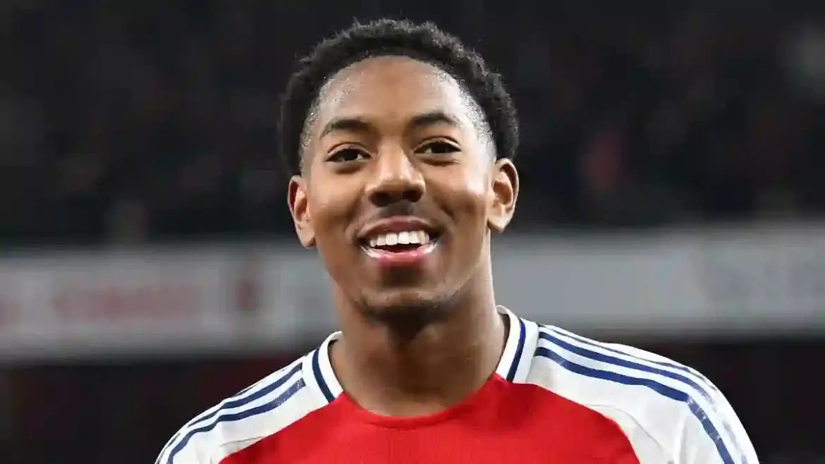 Myles Lewis-Skelly Shines as Arsenal Crushes Manchester City 5-1 with a Brilliant Goal and Iconic Celebration in London