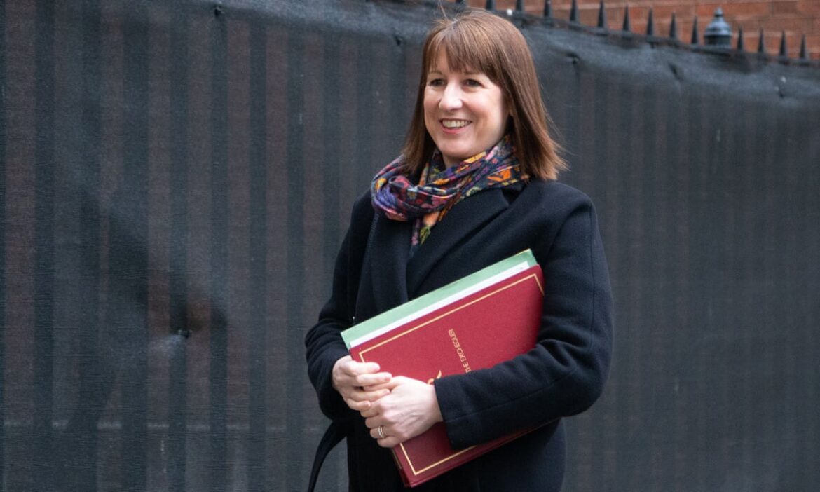 Rachel Reeves faces growing pressure over alleged HBOS expense claims as political credibility comes into question