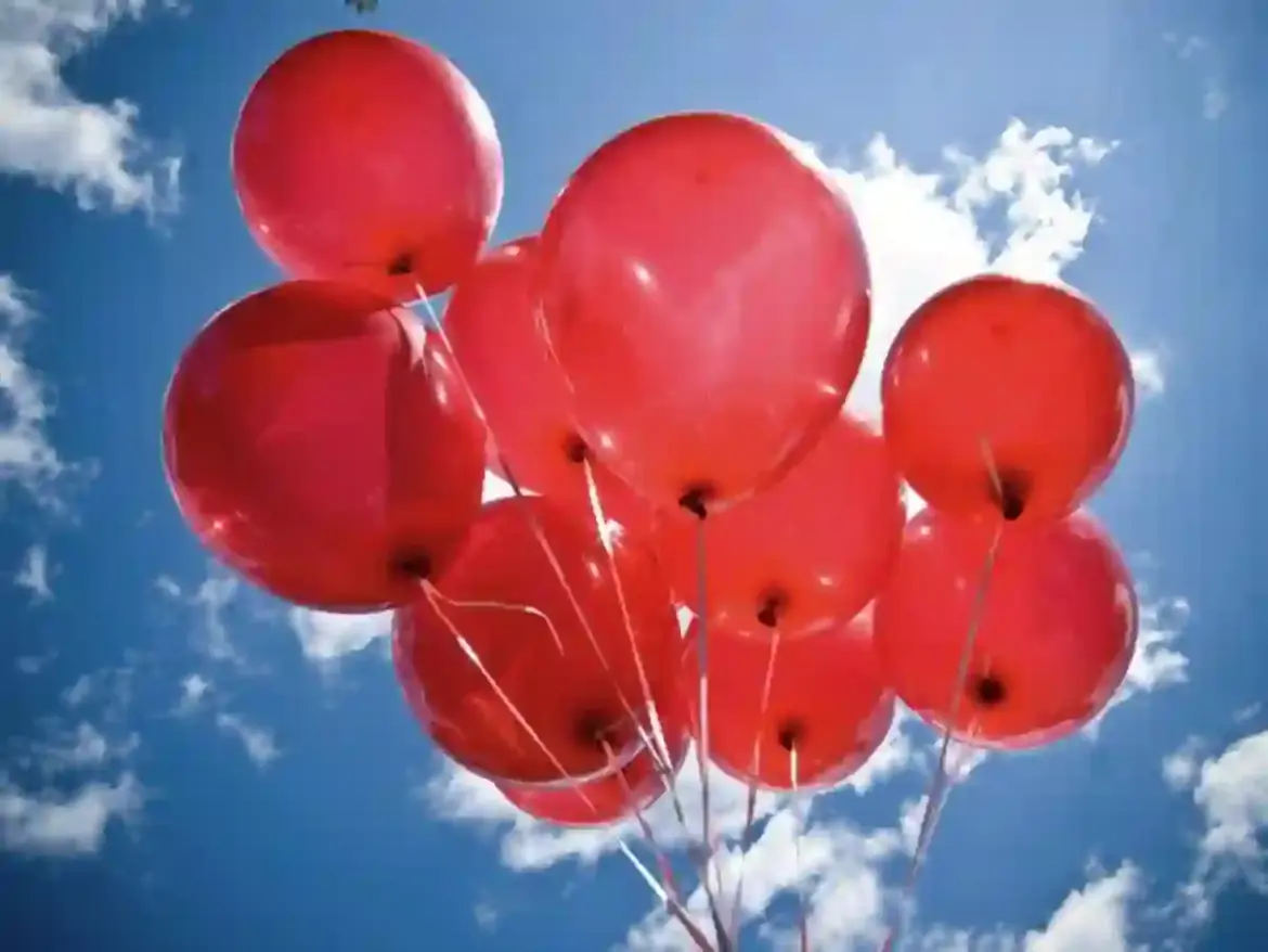 99,000 Balloons Rain Down on Moscow’s Riviera Mall for Valentine’s Day, Creating a Stunning Yet Chaotic Scene