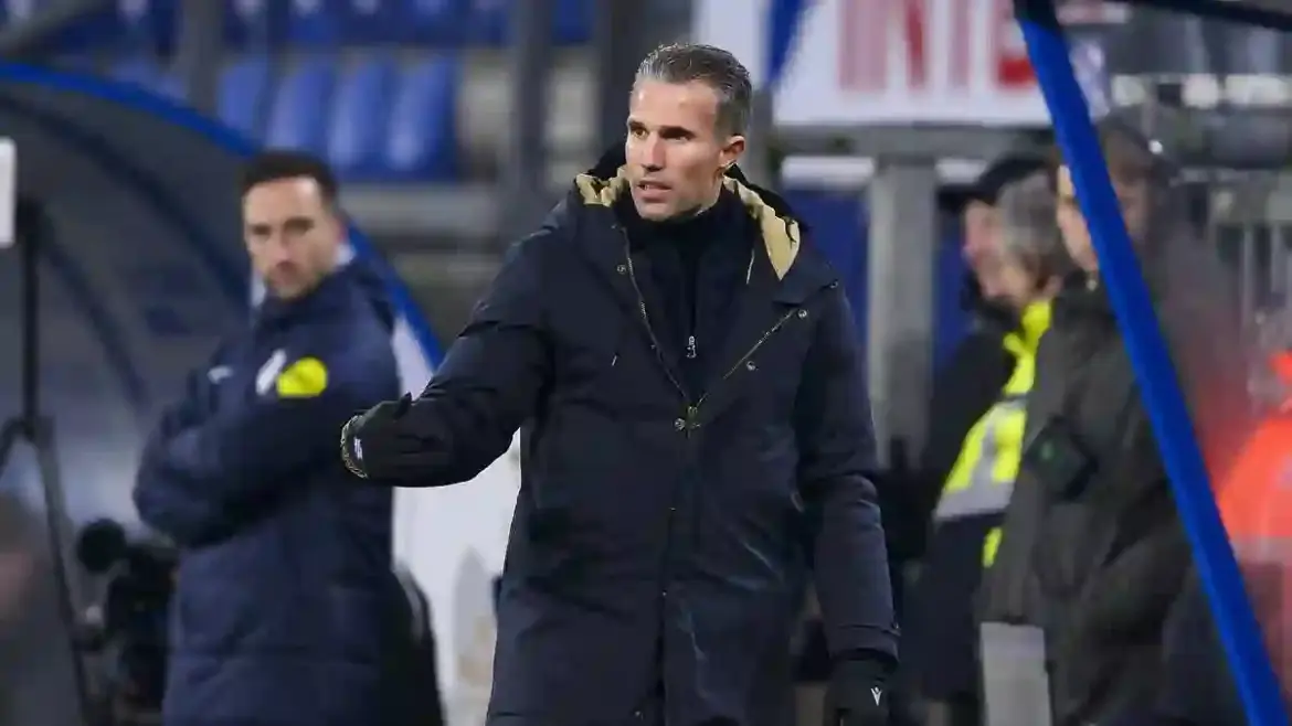 Robin van Persie Criticizes Substitution Mix-Up That Led to Late Equalizer in Heerenveen’s 2-2 Draw Against Fortuna Sittard