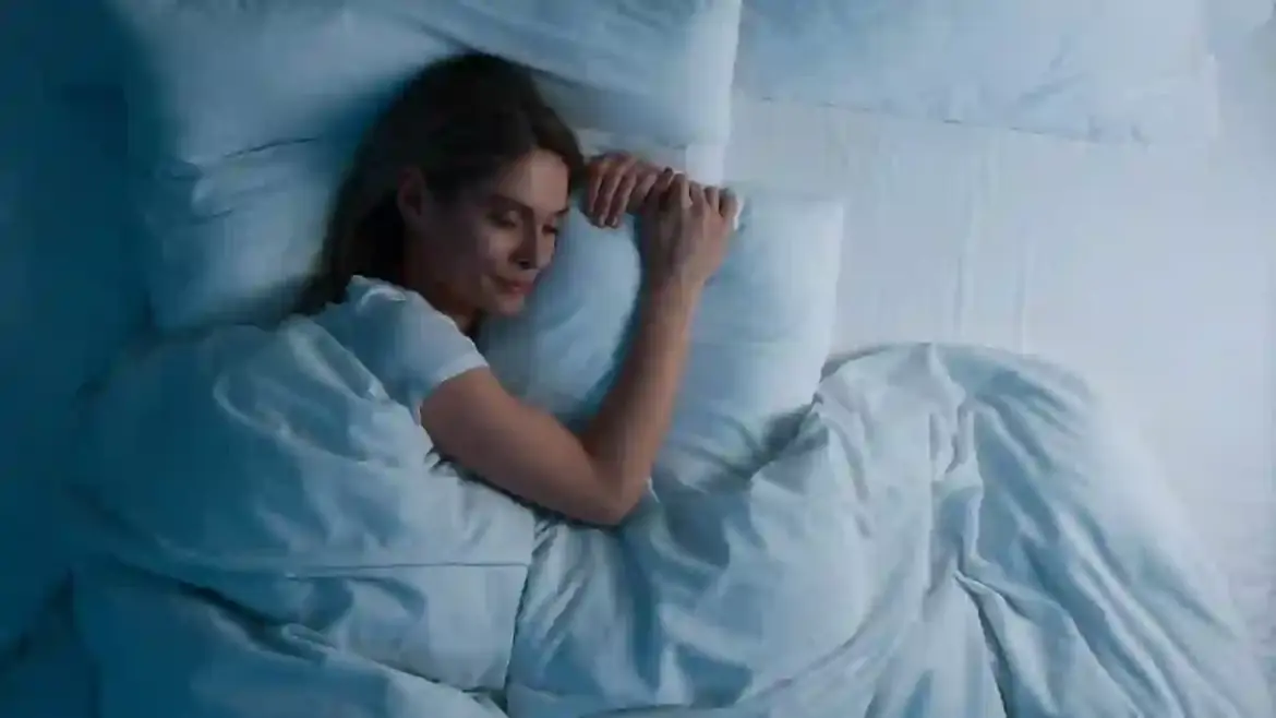 Sammy Jo, Physical Therapist, Explains Why Sleeping with Two Pillows Could Lead to Back and Neck Problems in Latest Video