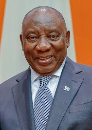 South African Imbongi Inako Mateza Refers to President Cyril Ramaphosa as Cupcake During State of the Nation Address in Cape Town, Sparking Laughter and Online Reactions