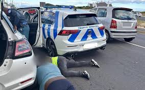 Traffic Officers in Muizenberg Arrest Multiple Poaching Suspects After Swift Operation to Stop Illegal Vehicle Involved in Abalone Smuggling