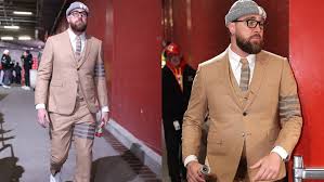 Travis Kelce Stuns Fans with Bold Brown Suit While Heading to Super Bowl LIX in New Orleans