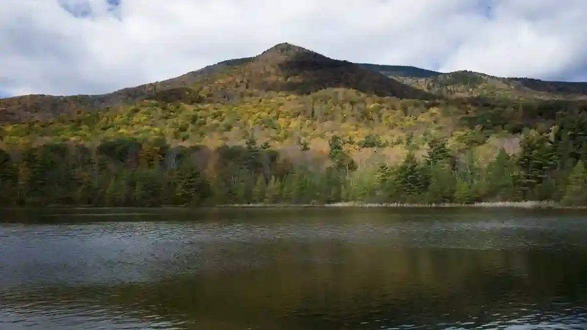 Small Plane Crashes into Remote Mountain in Southern Vermont Stranding Three Passengers in Deep Snow While Rescue Teams Struggle to Reach Them