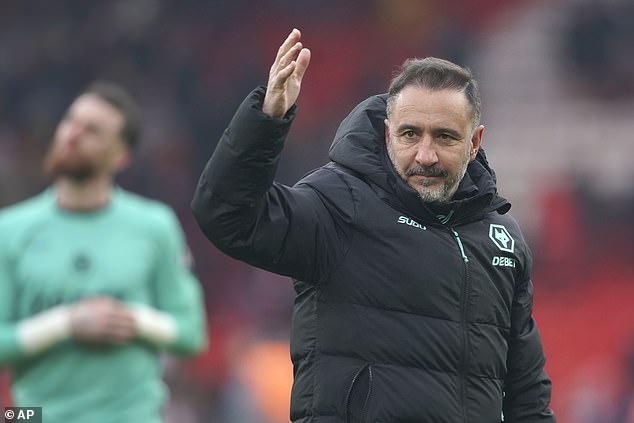 Wolves manager Vitor Pereira slams referee’s call after Ibrahima Konaté avoids red card in Liverpool’s tense 2-1 win at Anfield