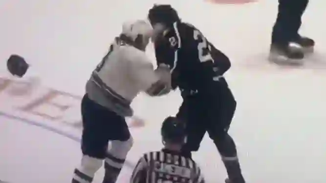 Hockey fight between Seattle Thunderbirds’ Ashton Cumby and Tri-City Americans’ Terrell Goldsmith ends in a terrifying scene as Goldsmith collapses unconscious at Toyota Center