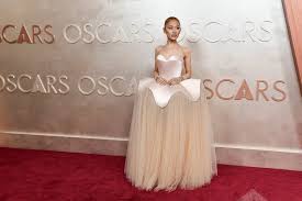 Hollywood Stars Return to Classic Elegance on the Oscars Red Carpet in Los Angeles with Timeless Gowns and Subtle Glamour