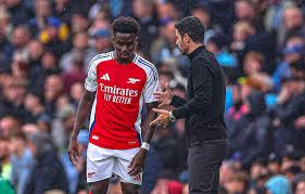 Mikel Arteta playfully runs away from interview question about Bukayo Saka’s return after Arsenal’s crucial victory over Chelsea at the Emirates