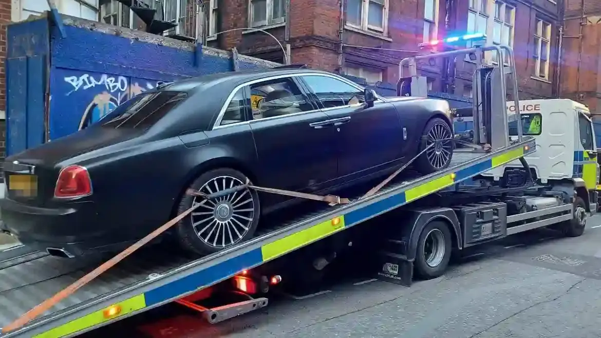 Police stop luxury Rolls-Royce Ghost in Whitechapel and find learner driver behind the wheel with no insurance