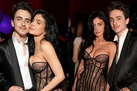 Timothée Chalamet Enjoys a Relaxed Evening with Kylie Jenner’s Family at the Vanity Fair Oscars Party in Los Angeles