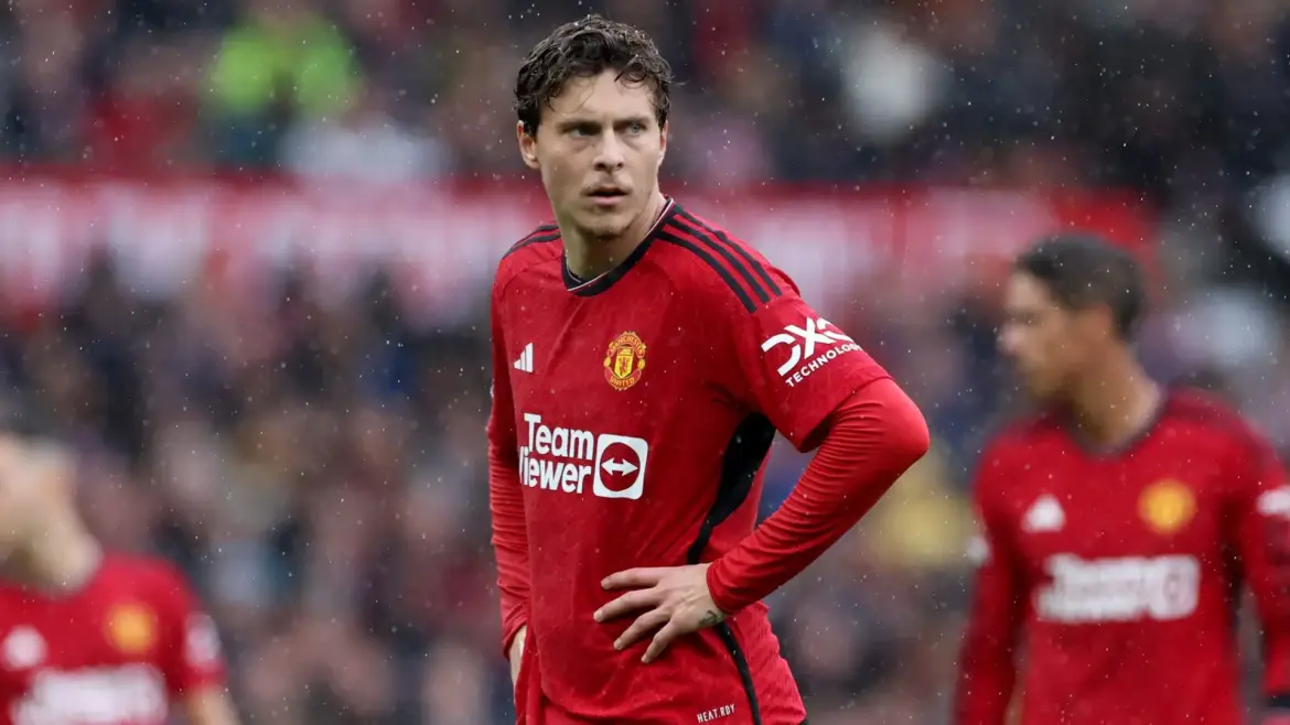 Manchester United defender Victor Lindelof prepares for potential return to Benfica as his contract nears expiration in June