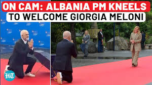 Albania’s Prime Minister Edi Rama Kneels Dramatically Before Italian Leader Giorgia Meloni at European Summit While Rejecting UK’s Immigration Proposal in Tirana