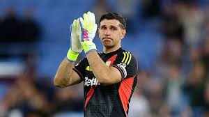 Aston Villa’s Emiliano Martinez Shows Emotional Farewell to Fans After Win Against Tottenham at Villa Park