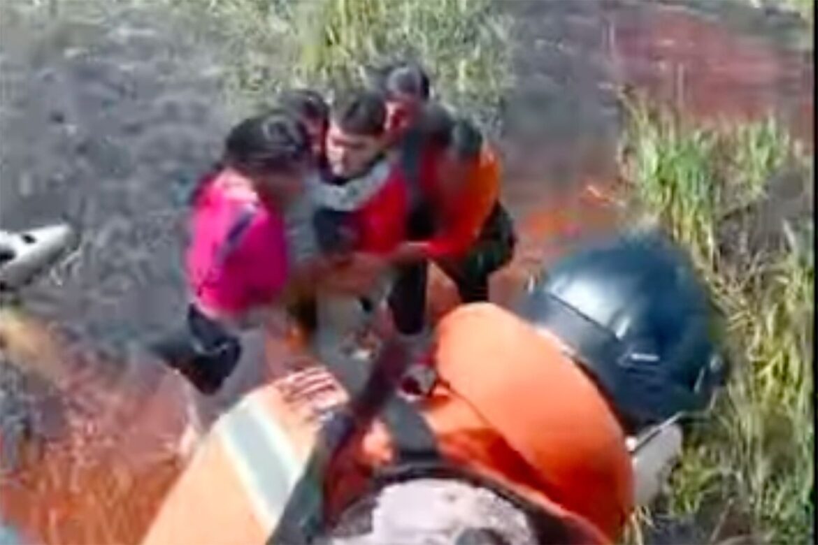 Local Fishermen Discover Missing Plane in Bolivia’s Swamp, Leading to Rescue of Five Stranded Survivors Surrounded by Alligators