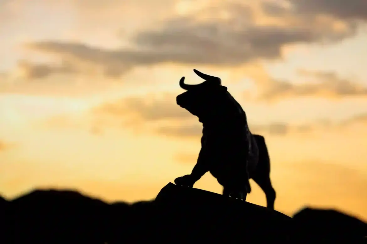 Bitcoin price jumps as funding rates turn bullish and analysts predict upward momentum continuing from Binance data in the United States
