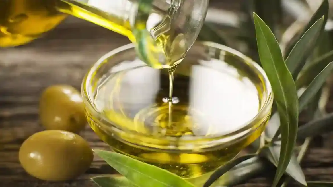 Debate Over Olive Oil and Seed Oils Sparks Health Concerns as Experts Weigh in on Their Benefits and Risks Across the U.S.