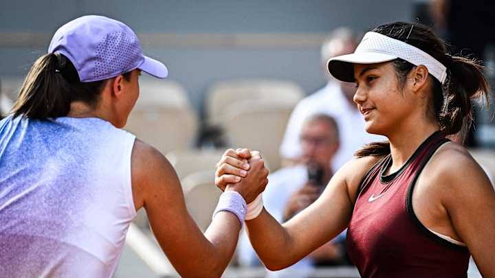 Emma Raducanu suffers heavy defeat as Iga Swiatek dominates their French Open match in Paris with a powerful 6-1 6-2 victory