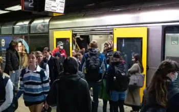 Gen Z Commuters Embrace Tech-Free Travel Trend by Ditching Phones and Gadgets on Public Transport Across Australia