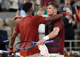 Jack Draper battles past Gael Monfils in a gripping four-set thriller to reach the French Open third round in Paris