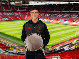 Manchester United Awards Harry Amass the Jimmy Murphy Young Player of the Year After Breakthrough Season in England