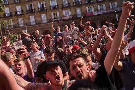 Police Intervene to Calm Manchester United and Tottenham Supporters Who Engaged in Fighting in San Sebastian Before Big Match
