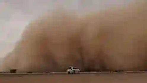 Massive Dust Storm Engulfs Entire Town in Saudi Arabia as Red Alerts Are Issued Across Middle Eastern Countries