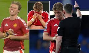 Rasmus Hojlund Faces Unusual Delay Removing Smartwatch During Manchester United’s Premier League Match at Stamford Bridge