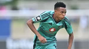 Former Orlando Pirates Coach Explains Why Relebohile Mofokeng Needs to Improve Physically Before Moving to Europe