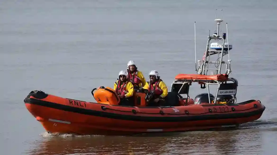 Search for Nine-Year-Old Girl Suspended After She and Her Brother Fall into the River Thames in Gravesend While Family Watches in Horror