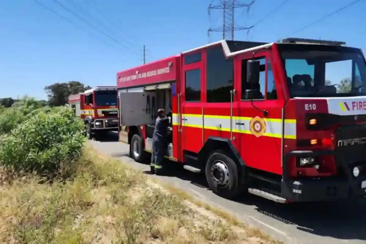 South African National Parks Deploys Fire Trucks to Support Water Distribution Efforts in Knysna Amid Severe Water Crisis