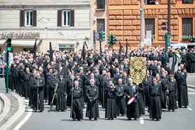 Thousands of Devout Catholics Celebrate Historic Jubilee of Confraternities with Grand Processions Through the Streets of Rome
