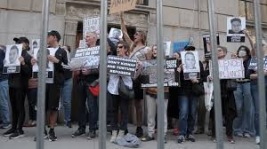 Government Considers Radical Changes to Employment Law Amid Widespread Worker Protests Across Major Cities