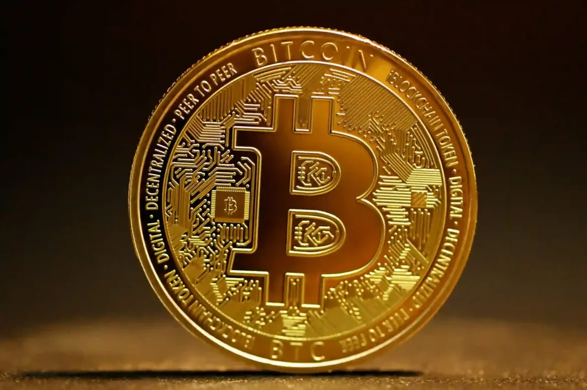 Bitcoin maintains upward posture as buyers absorb resistance and aim for a breakout above one hundred four thousand in worldwide trading platforms